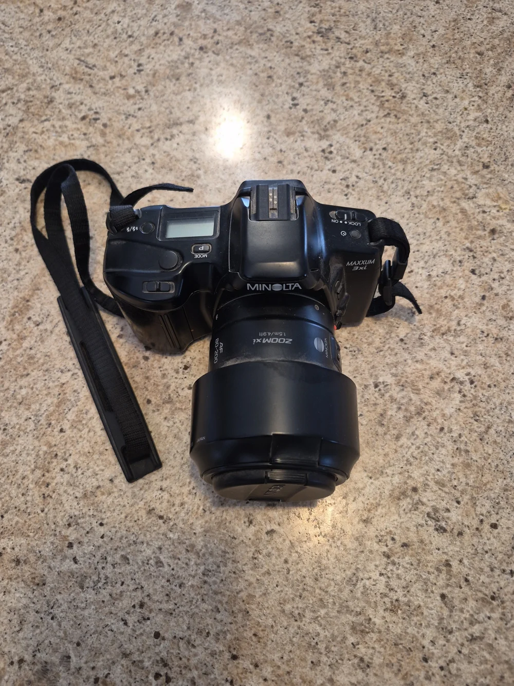 Minolta Maxxum 3Xi Digital Camera Kit in Black with Zoom Lens